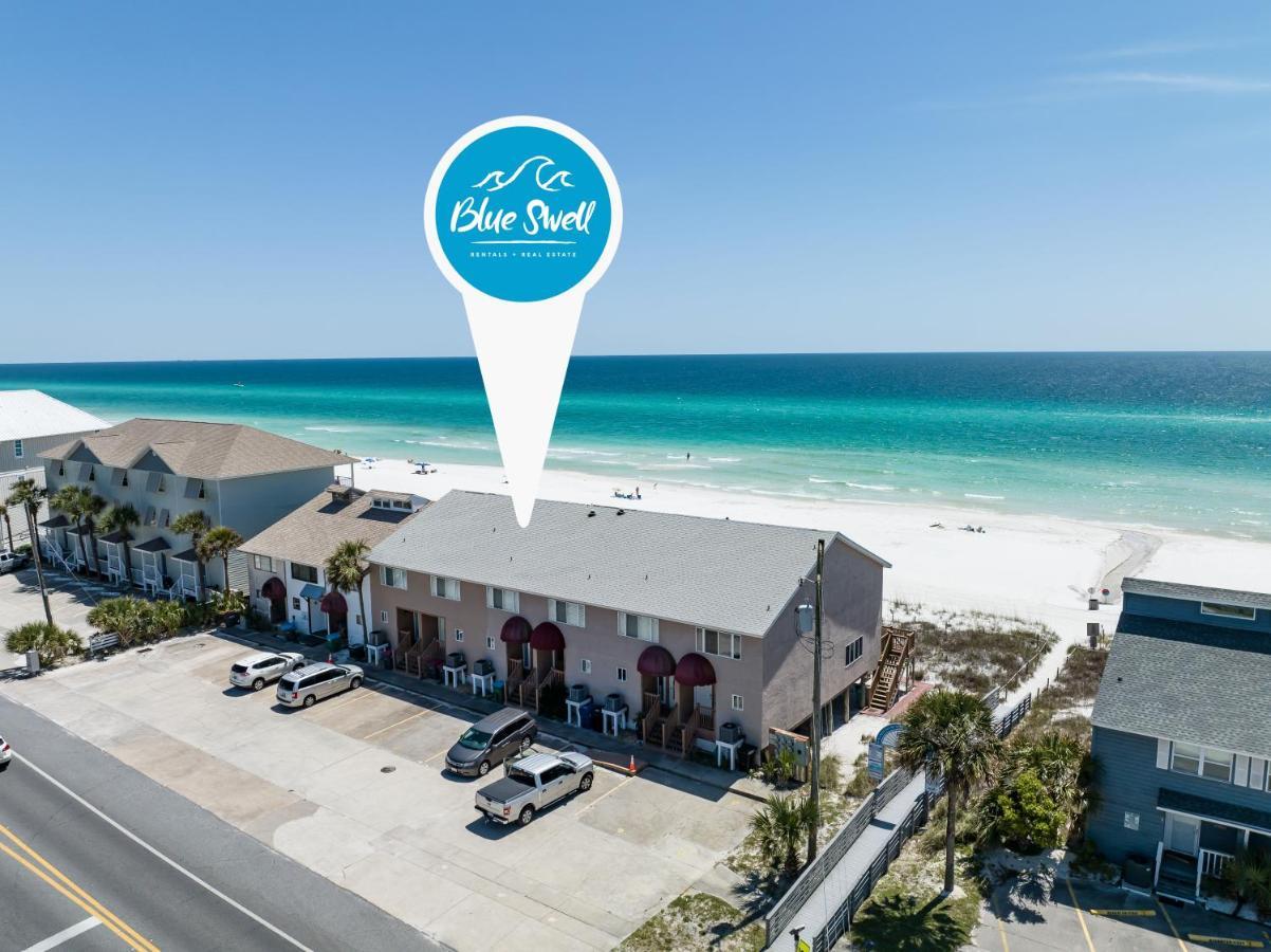 Directly On The Beach! First Floor Sundeck! Near Pier Park! Sleeps 6! Holiday home