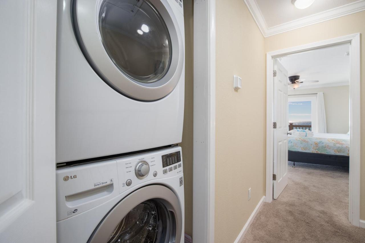Holiday home Directly On The Beach! First Floor Sundeck! Near Pier Park! Sleeps 6! *