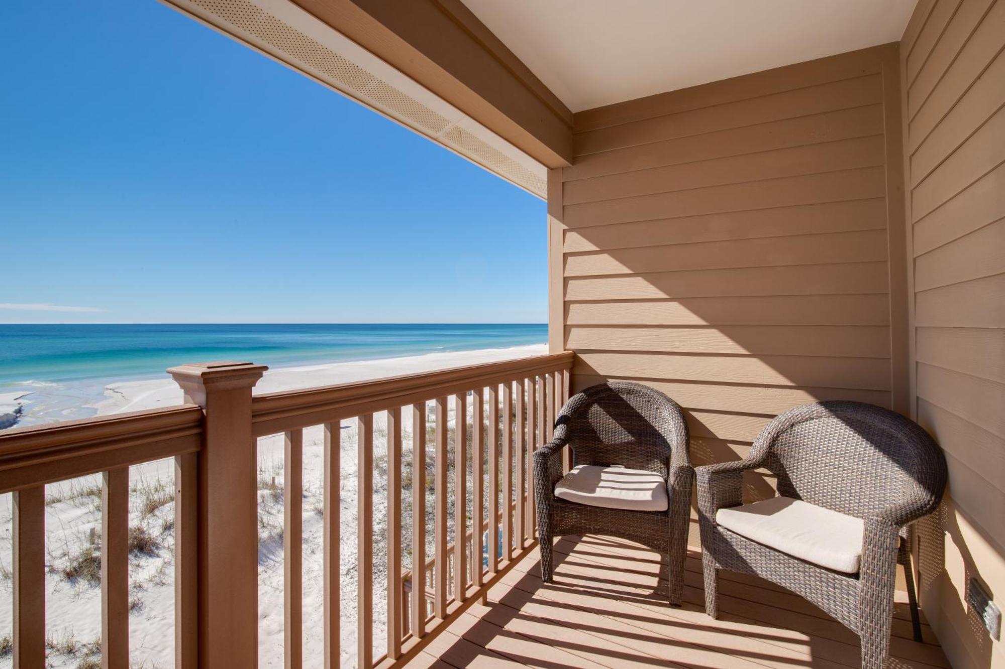 Directly On The Beach! First Floor Sundeck! Near Pier Park! Sleeps 6! * Panama City Beach