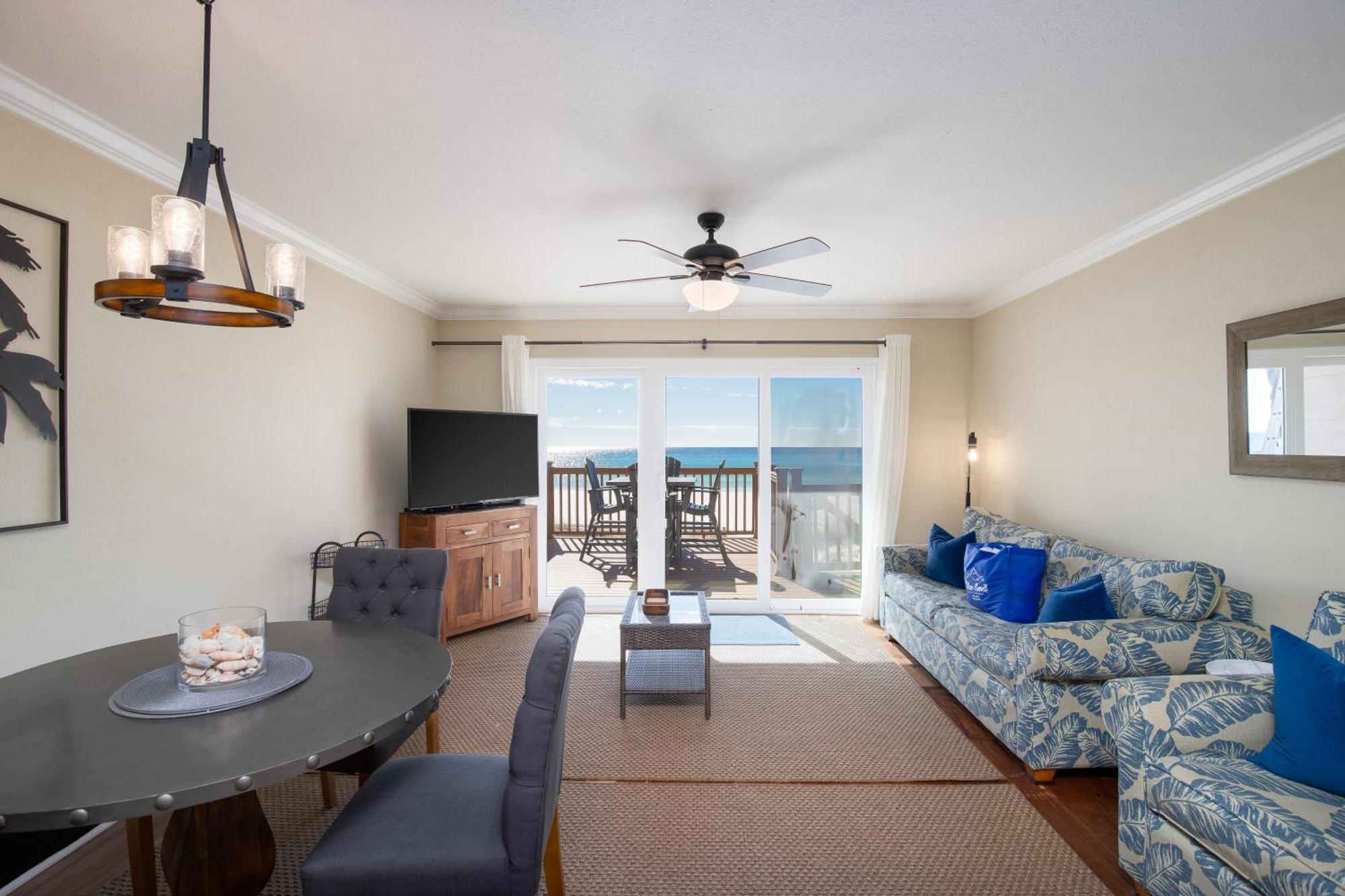 Directly On The Beach! First Floor Sundeck! Near Pier Park! Sleeps 6! Holiday home Panama City Beach