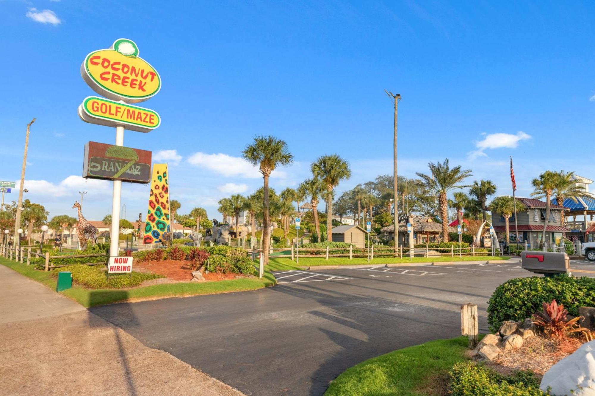 Holiday home Directly On The Beach! First Floor Sundeck! Near Pier Park! Sleeps 6! Panama City Beach