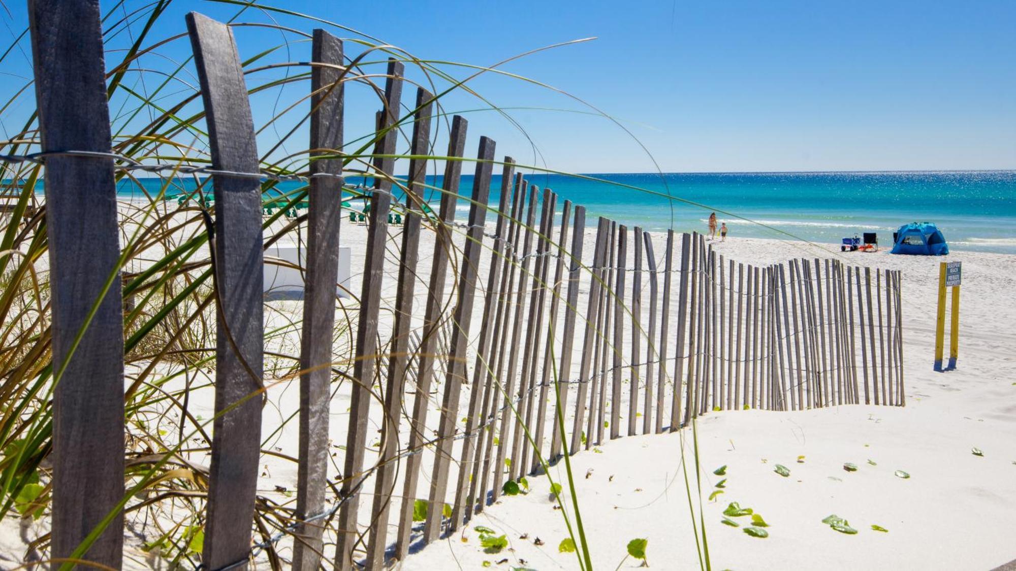 Directly On The Beach! First Floor Sundeck! Near Pier Park! Sleeps 6! Holiday home Panama City Beach