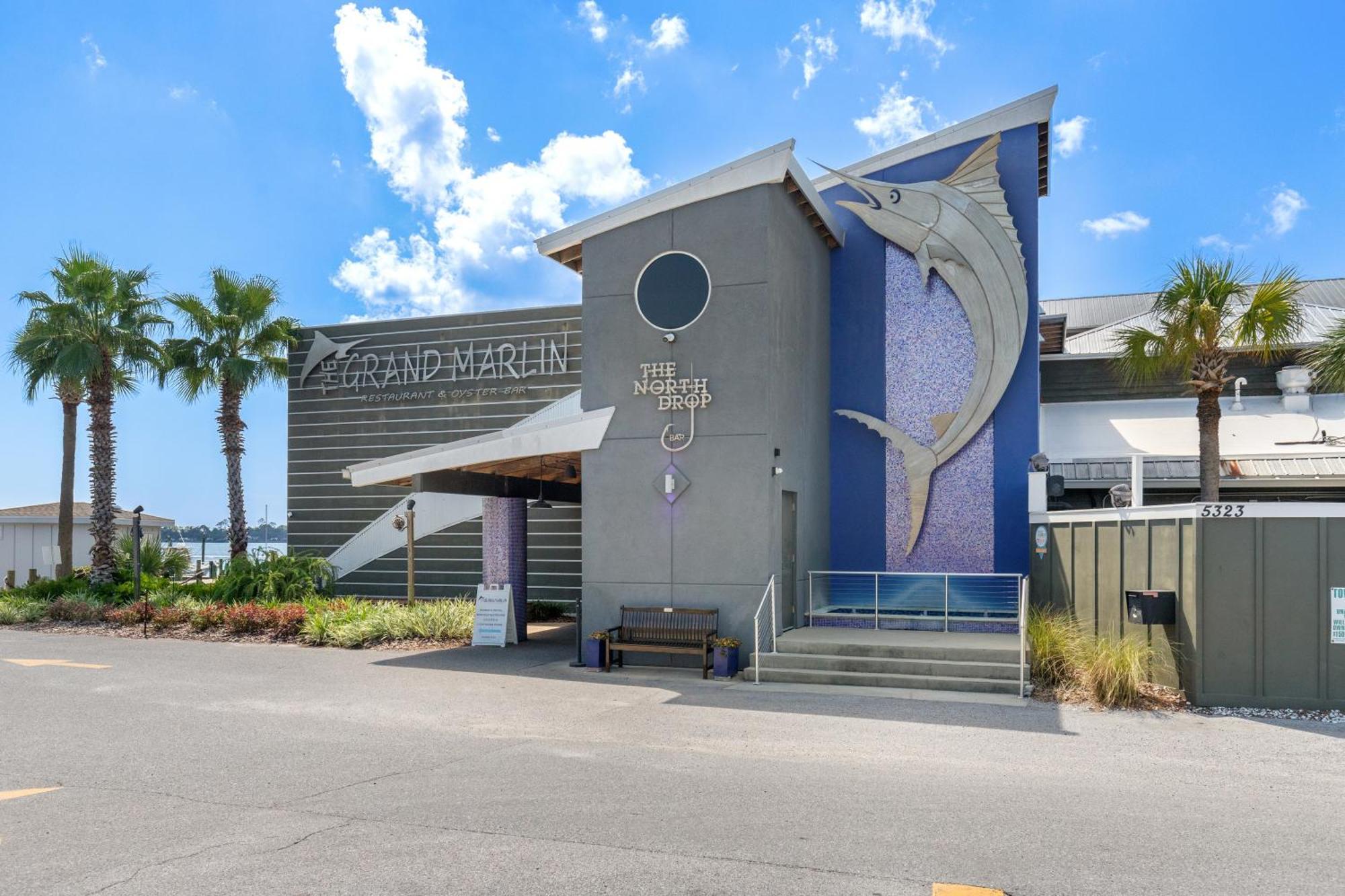 Directly On The Beach! First Floor Sundeck! Near Pier Park! Sleeps 6! Holiday home Panama City Beach