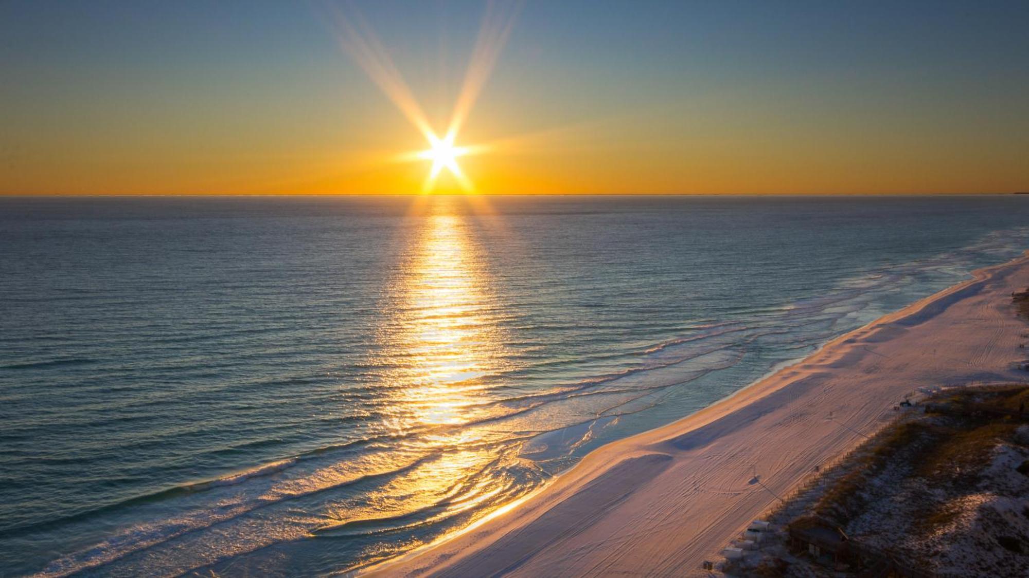 Holiday home Directly On The Beach! First Floor Sundeck! Near Pier Park! Sleeps 6!