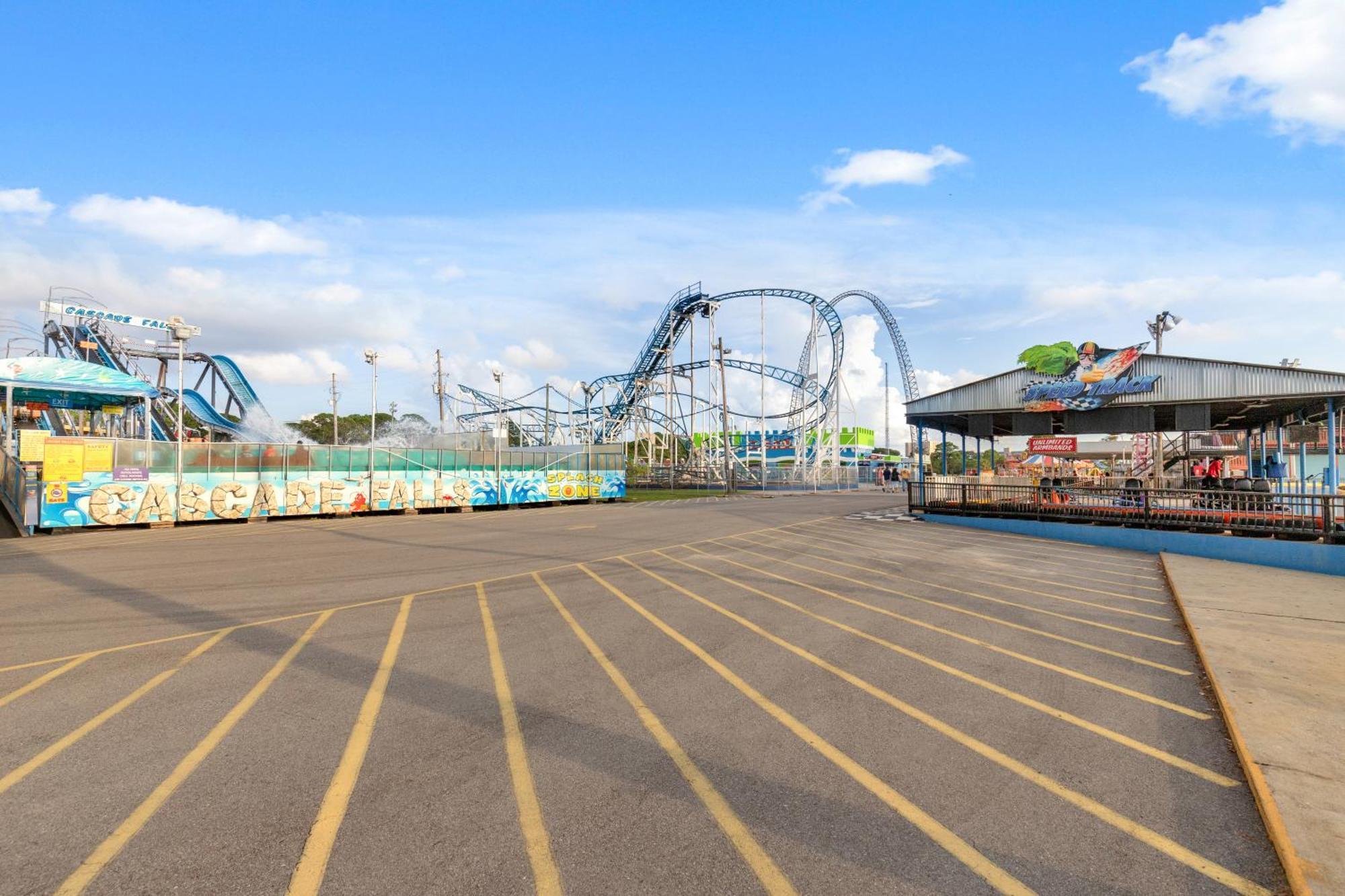 Directly On The Beach! First Floor Sundeck! Near Pier Park! Sleeps 6! *
